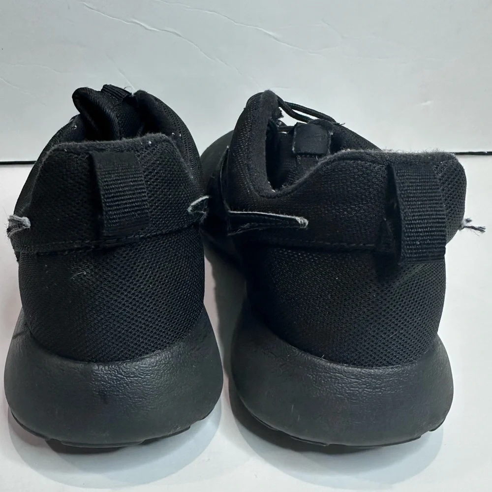 Used Nike Black Sneakers Sz.7y